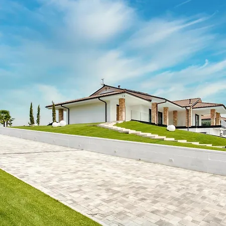 Altavista Roero Villa