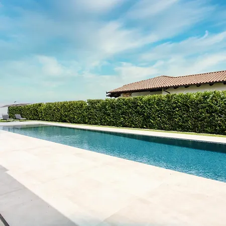 Altavista Roero Villa *